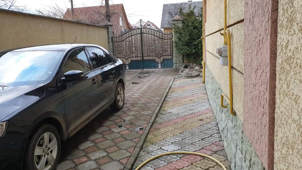 Viktoria Villa Uzhhorod Bagian luar foto